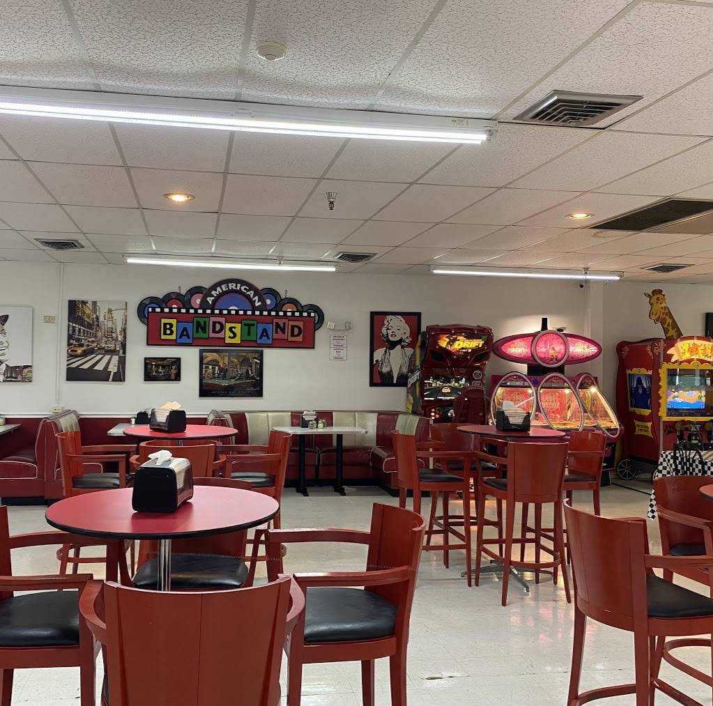 Wabash pizzeria and ice cream company | restaurant | 217 N Wabash Ave, Lakeland, FL 33815, USA | 8639373773 OR +1 863-937-3773