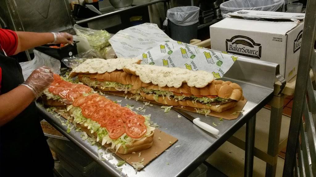 Subway | meal takeaway | 5200 N, Campus Dr, Fresno, CA 93740, USA | 5592783904 OR +1 559-278-3904