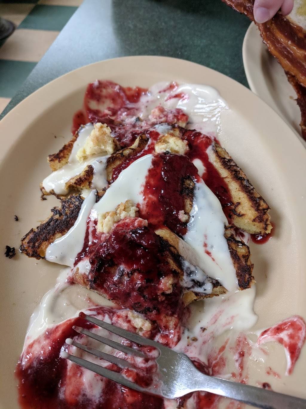 Busy Bee | restaurant | 226 Gilman Ave, Marietta, OH 45750, USA | 7403733755 OR +1 740-373-3755