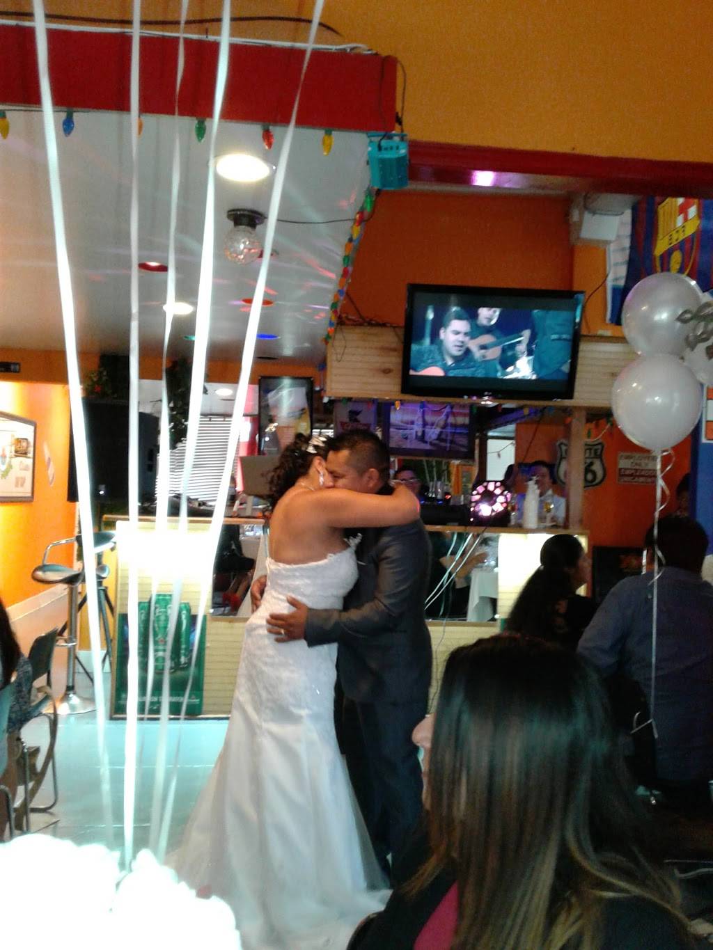 Sabor Latinos | restaurant | 4908 Fountain Ave, Los Angeles, CA 90029, USA | 3236631100 OR +1 323-663-1100