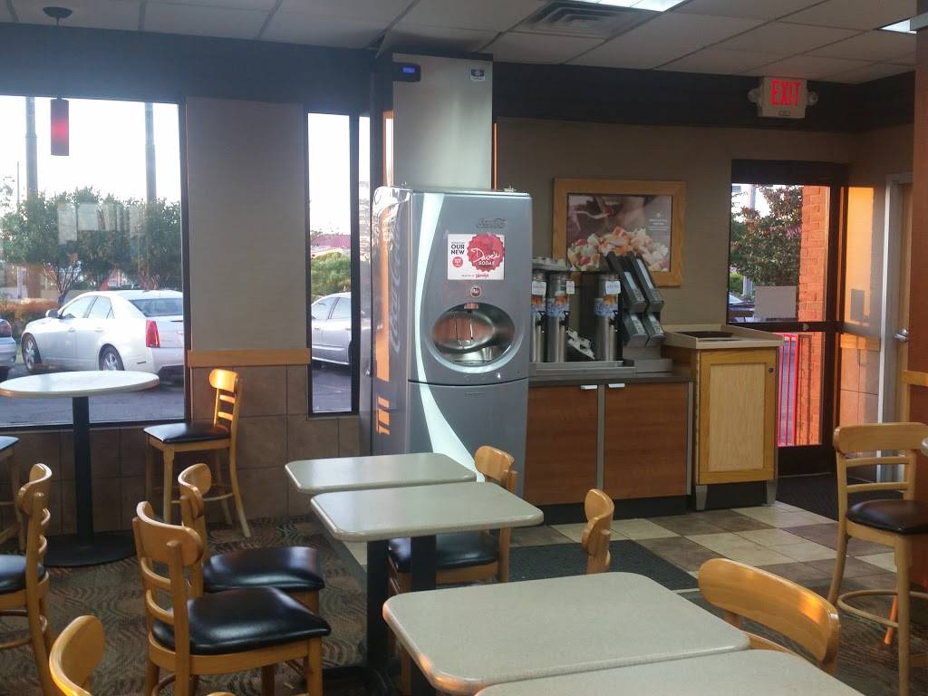 Wendys | restaurant | 1905 S Church St, Murfreesboro, TN 37130, USA | 6158950955 OR +1 615-895-0955