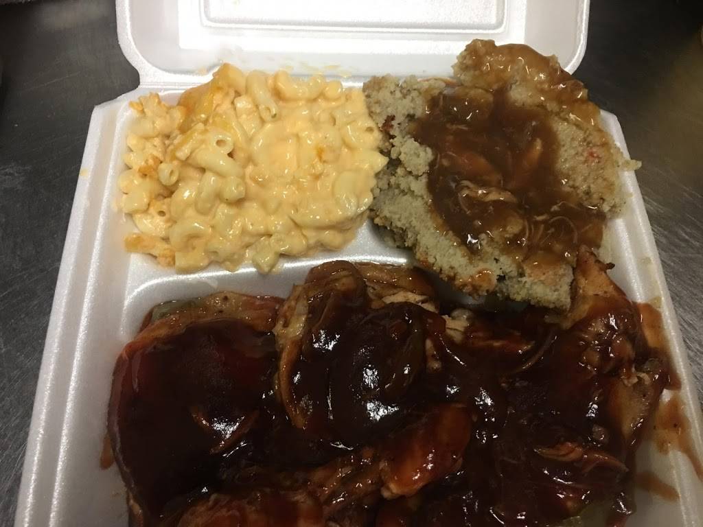 Browns Southern Kitchen | restaurant | 14253 Greenfield Rd, Detroit, MI 48227, USA | 3137848336 OR +1 313-784-8336