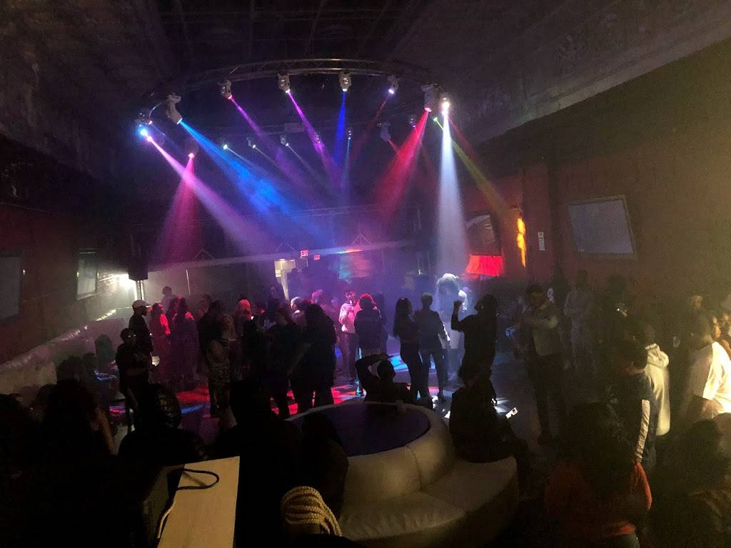 Moda Ultra Bar + Nightlife | night club | 328 S Main St, Akron, OH 44308, USA | 3307347535 OR +1 330-734-7535