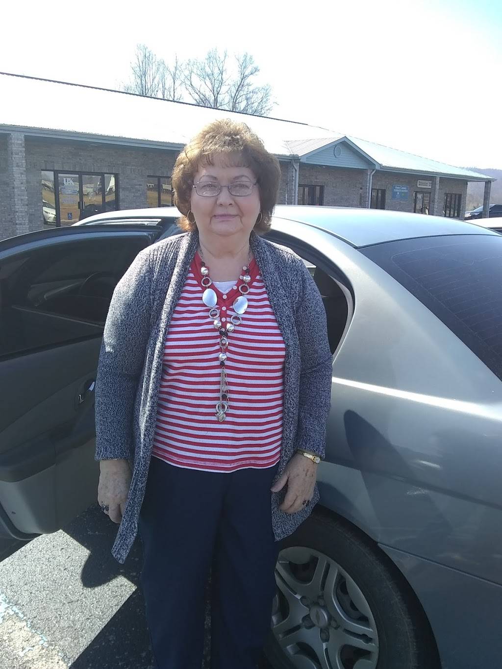 Hamburger Hut | restaurant | 640 US-25E Scenic, Barbourville, KY 40977, USA | 6065465240 OR +1 606-546-5240