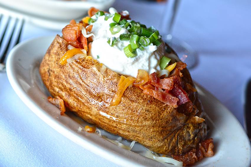 Myrons Prime Steakhouse | restaurant | 136 N Castell Ave, New Braunfels, TX 78130, USA | 8306241024 OR +1 830-624-1024