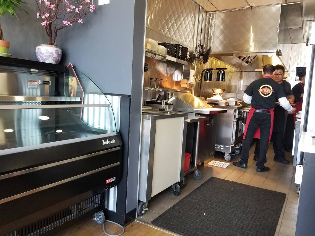 Fatburger & Buffalos | restaurant | 1705 E Colorado Blvd, Pasadena, CA 91106, USA | 6262196555 OR +1 626-219-6555