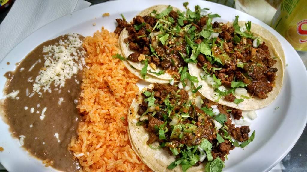 Taqueria El Tapatio | restaurant | 22806 Victory Blvd, Woodland Hills, CA 91367, USA | 8188836142 OR +1 818-883-6142