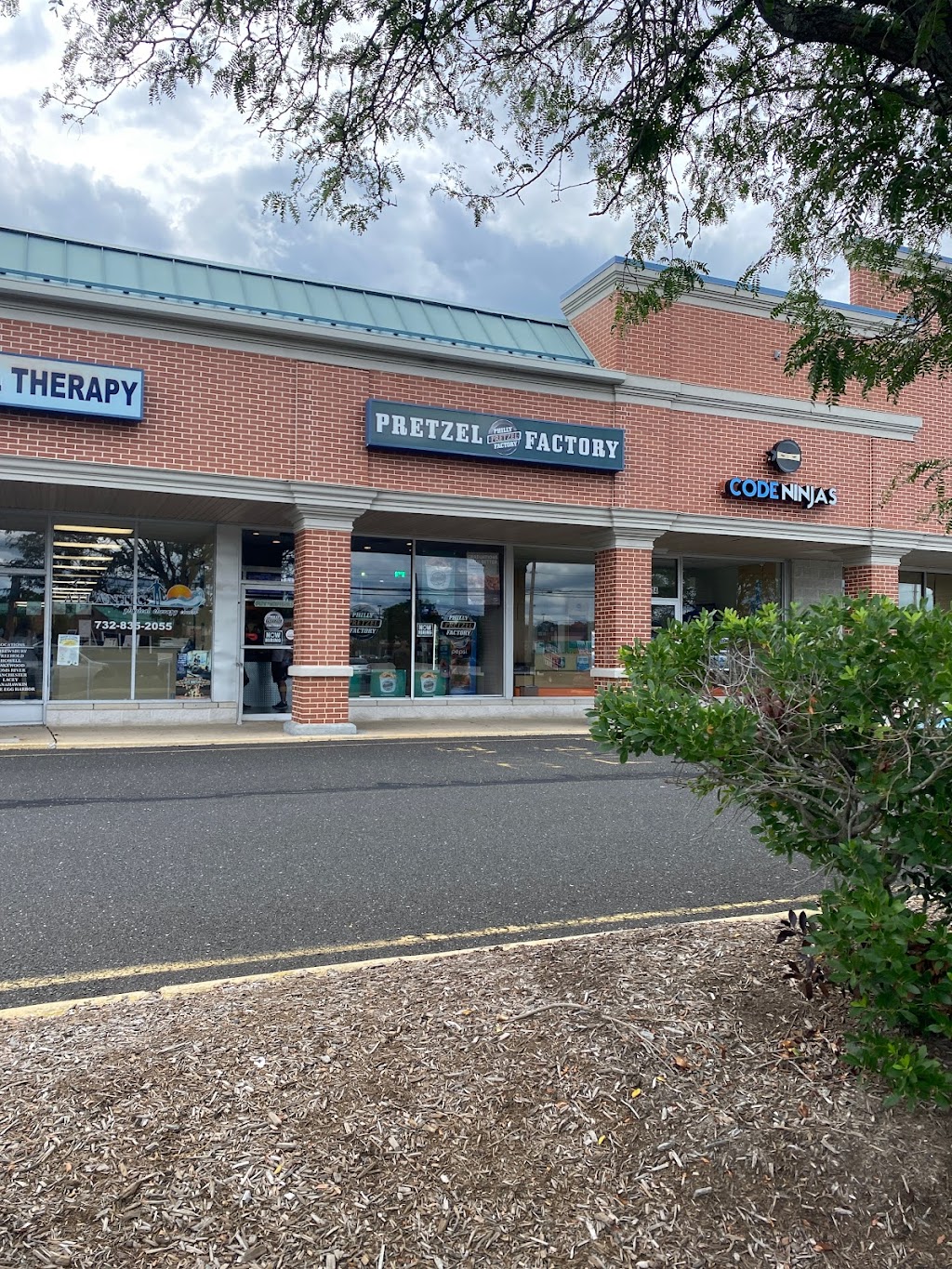 Philly Pretzel Factory | bakery | 4018 U.S. 9, Howell Township, NJ 07731, USA | 7329945554 OR +1 732-994-5554