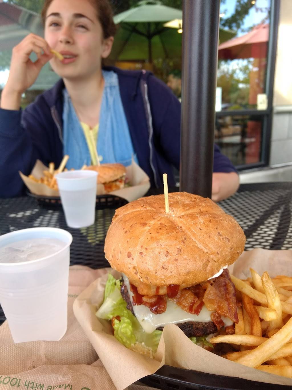 Fresh Grill Burgers & Fries | restaurant | 8845 SW Cascade Ave, Beaverton, OR 97008, USA | 5037464415 OR +1 503-746-4415