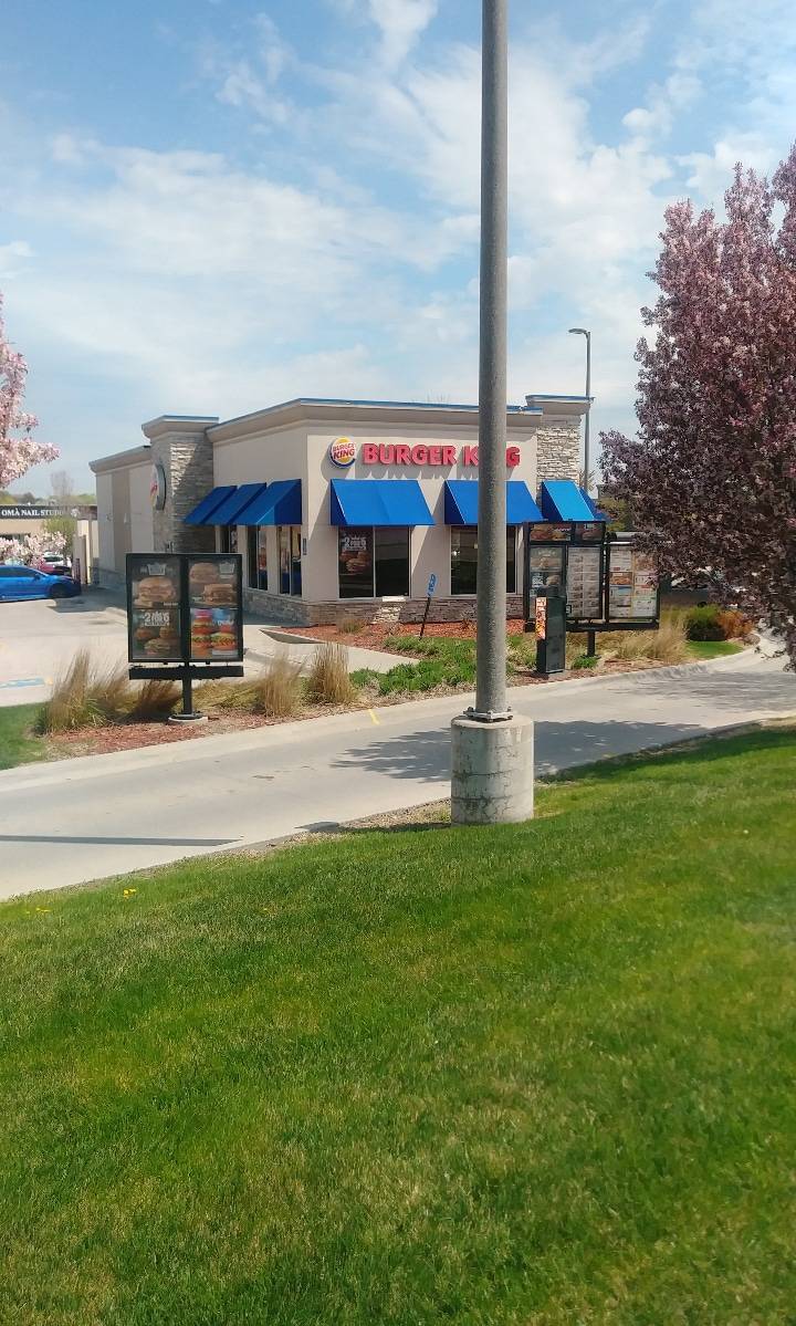 Burger King | restaurant | 330 N 168th Cir Apt Cr, Omaha, NE 68118, USA | 4029348665 OR +1 402-934-8665