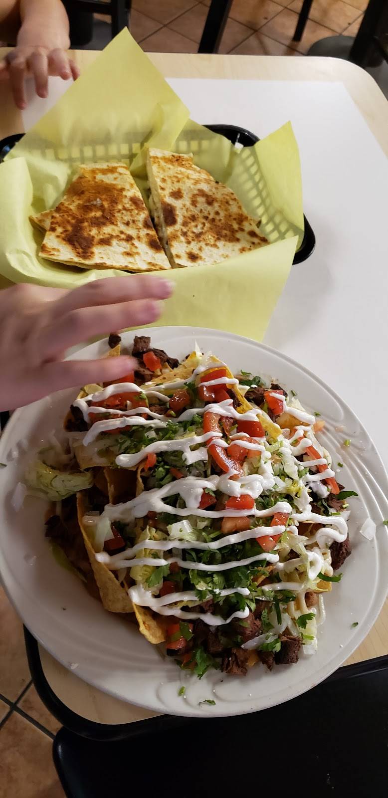 Chapos Tacos De Tijuana | restaurant | 2945 Niles St, Bakersfield, CA 93306, USA | 6614930850 OR +1 661-493-0850