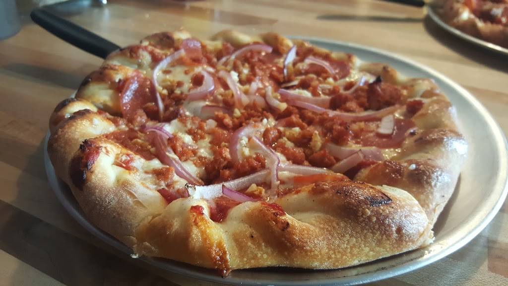 Blind Onion Pizza & Pub | restaurant | 3345 NE Broadway St, Portland, OR 97232, USA | 5032842825 OR +1 503-284-2825