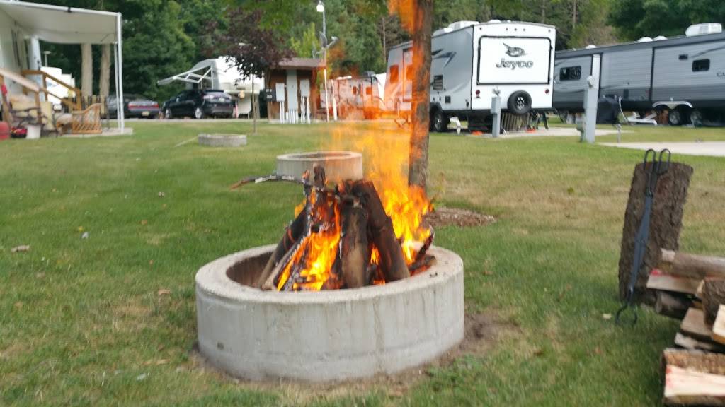 Big Guys Q, LLC | restaurant | 9569 Walsh Rd, Montague, MI 49437, USA | 2312065070 OR +1 231-206-5070