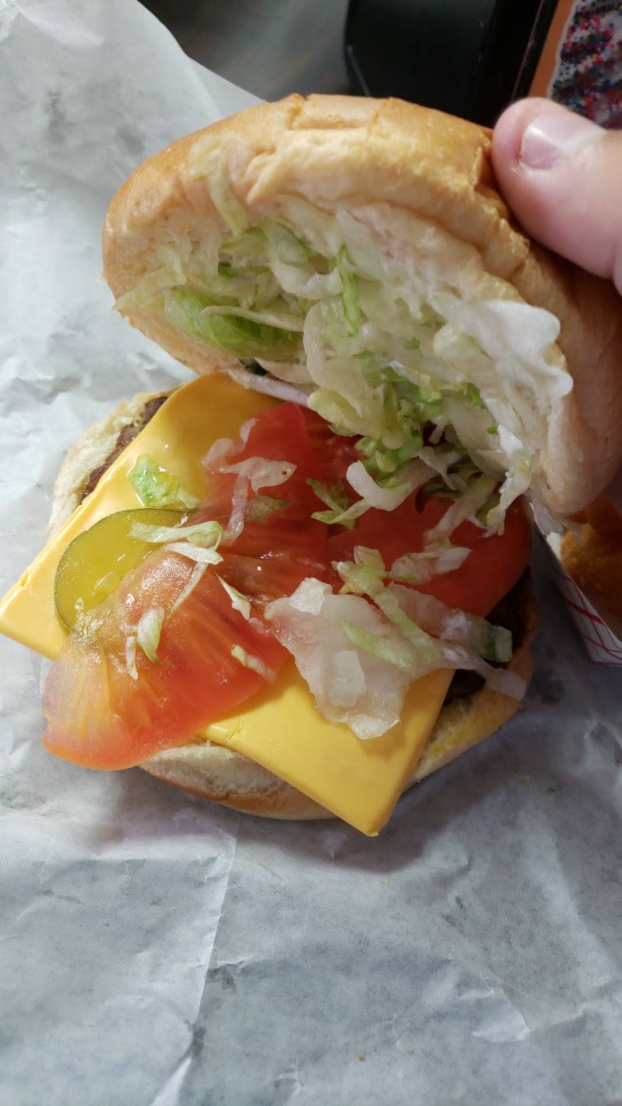 D & D Drive Inn | restaurant | 12410 LA-1, Larose, LA 70373, USA | 9856933136 OR +1 985-693-3136