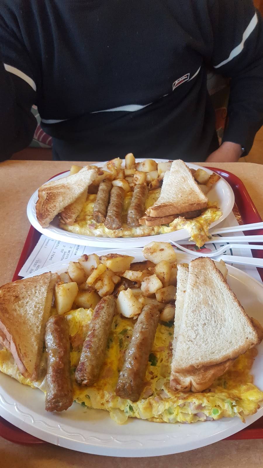 Duchess Family Restaurant | restaurant | 343 Old Gate Ln, Milford, CT 06460, USA | 2037839913 OR +1 203-783-9913