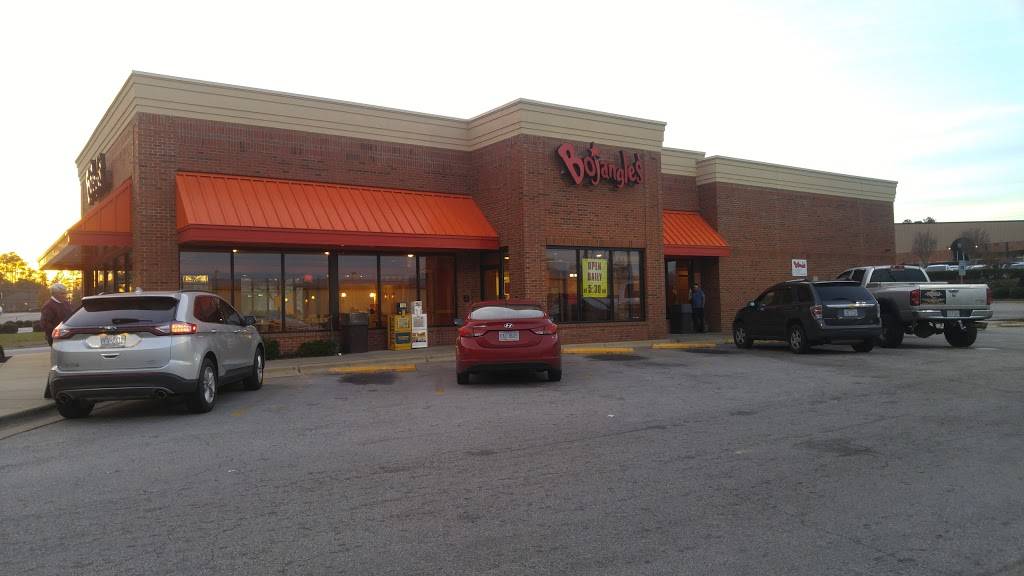 Bojangles Famous Chicken n Biscuits | restaurant | 12 Golden Leaf Dr, Louisburg, NC 27549, USA | 9194966879 OR +1 919-496-6879