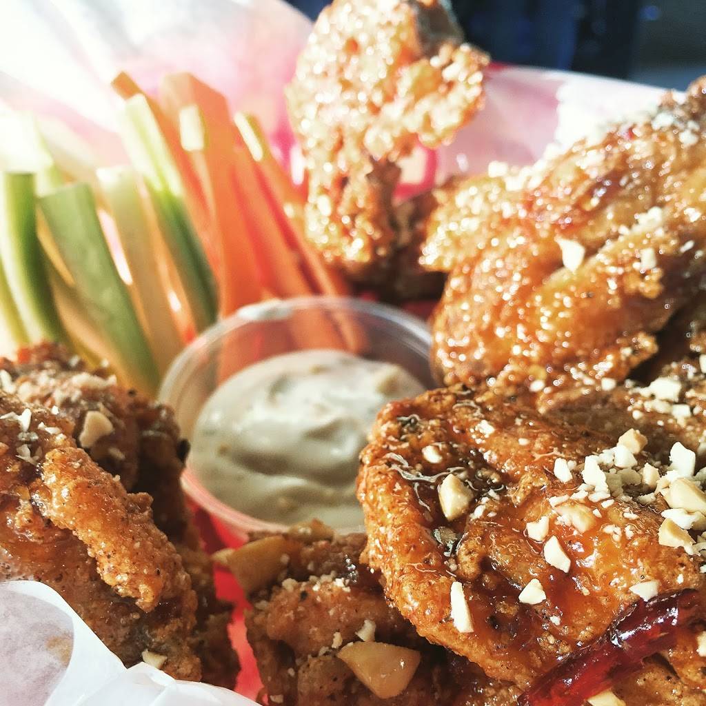 Buffalo´s "Alitas y Mas" | restaurant | Av Riveroll 958, Zona Centro, 22830 Ensenada, B.C., Mexico | 016461088844 OR +52 646 108 8844