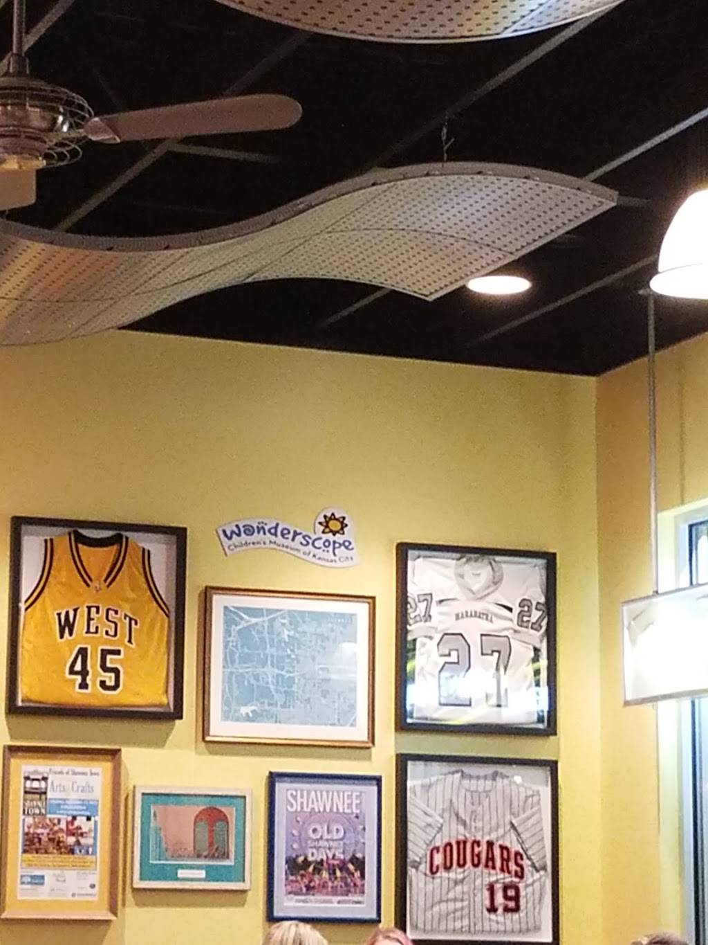 Raising Canes Chicken Fingers | meal takeaway | 10704 Shawnee Mission Pkwy, Shawnee, KS 66203, USA | 9132684535 OR +1 913-268-4535