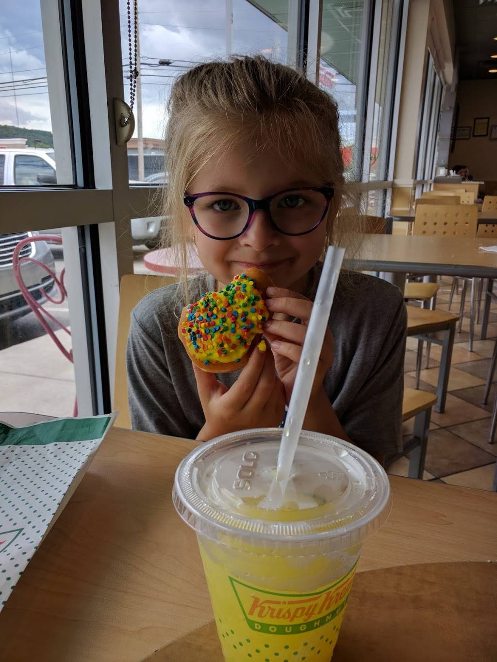 Krispy Kreme | bakery | 4842 N Broadway, Knoxville, TN 37918, USA | 8652812300 OR +1 865-281-2300