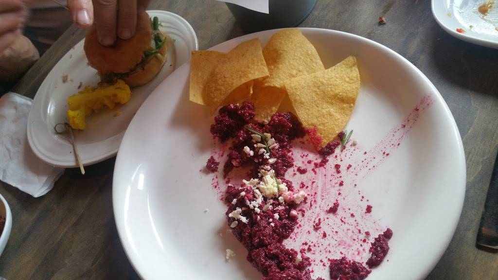 Le Baboune Bar Tapas | restaurant | 104 Rue Marchand, Drummondville, QC J2C 4M9, Canada | 8198500607 OR +1 819-850-0607