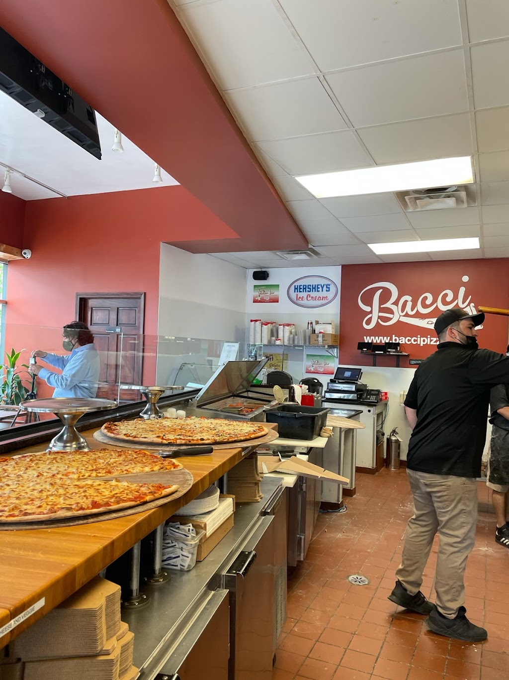 Bacci Pizza | restaurant | 2101 W Touhy Ave, Chicago, IL 60645, USA | 7738572202 OR +1 773-857-2202