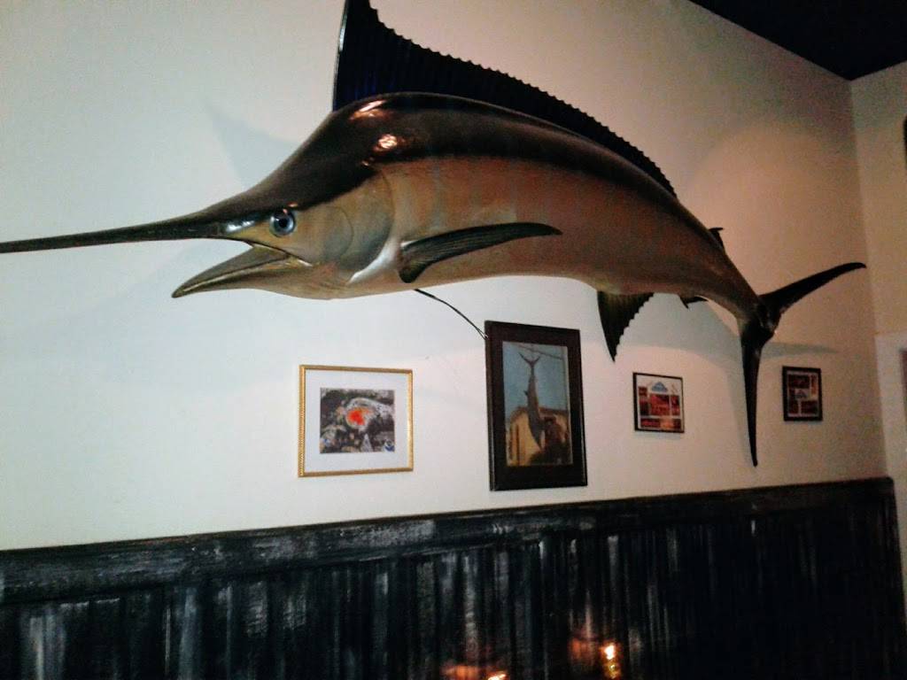 Deck House | restaurant | 205 Charlotte Ave, Carolina Beach, NC 28428, USA | 9104581026 OR +1 910-458-1026