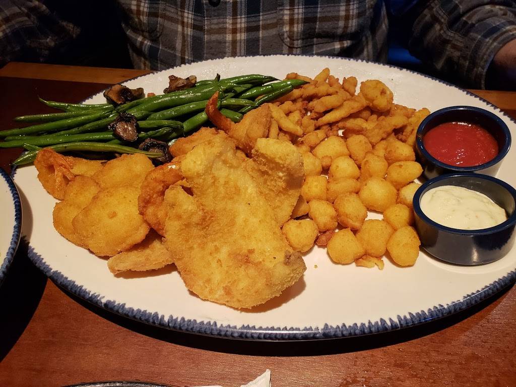 Red Lobster | restaurant | 2800 S Green Bay Rd, Mt Pleasant, WI 53406, USA | 2625989184 OR +1 262-598-9184