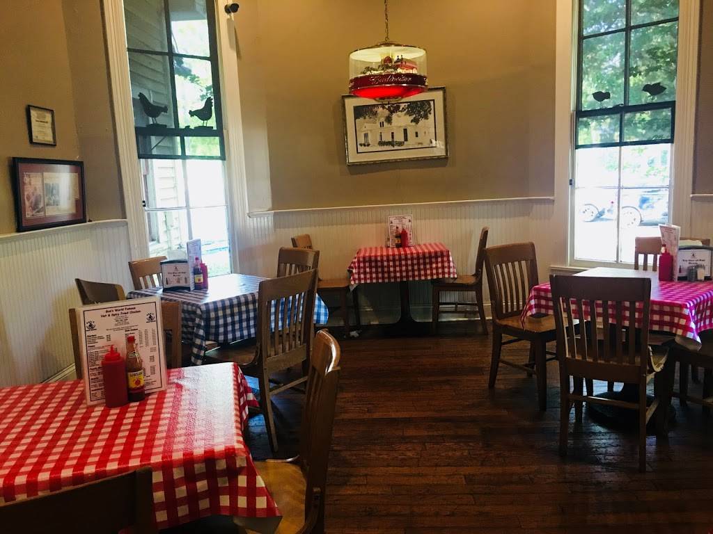 Guss World Famous Fried Chicken | restaurant | 215 S Center St, Collierville, TN 38017, USA | 9018536005 OR +1 901-853-6005