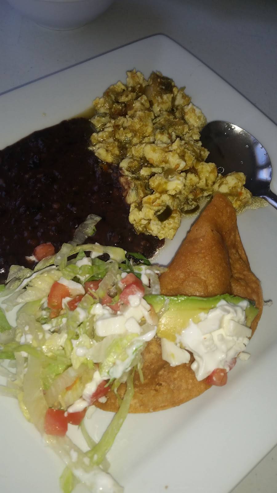 Agave Azul Restaurant Bar | restaurant | 3316 W Lincoln Ave, Milwaukee, WI 53215, USA | 4148373529 OR +1 414-837-3529