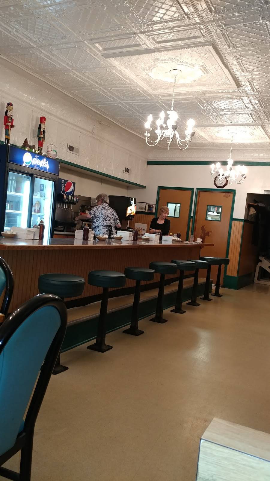 Bills Restaurant | restaurant | 8 W Main St, Hummelstown, PA 17036, USA | 7175660502 OR +1 717-566-0502