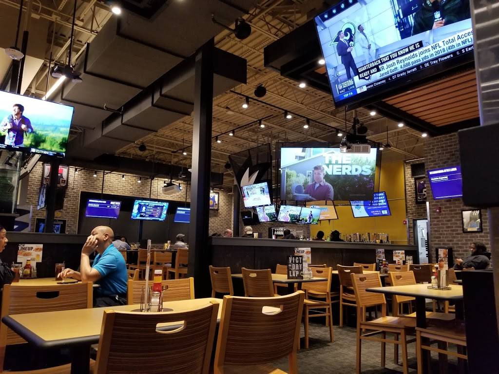 Buffalo Wild Wings | restaurant | 1630 Ritchie Station Ct, Walker Mill, MD 20743, USA | 3013244870 OR +1 301-324-4870