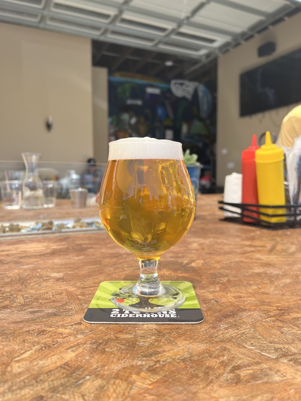 Beer Town | restaurant | 507 N Coast Hwy, Oceanside, CA 92054, USA | 7608262337 OR +1 760-826-2337