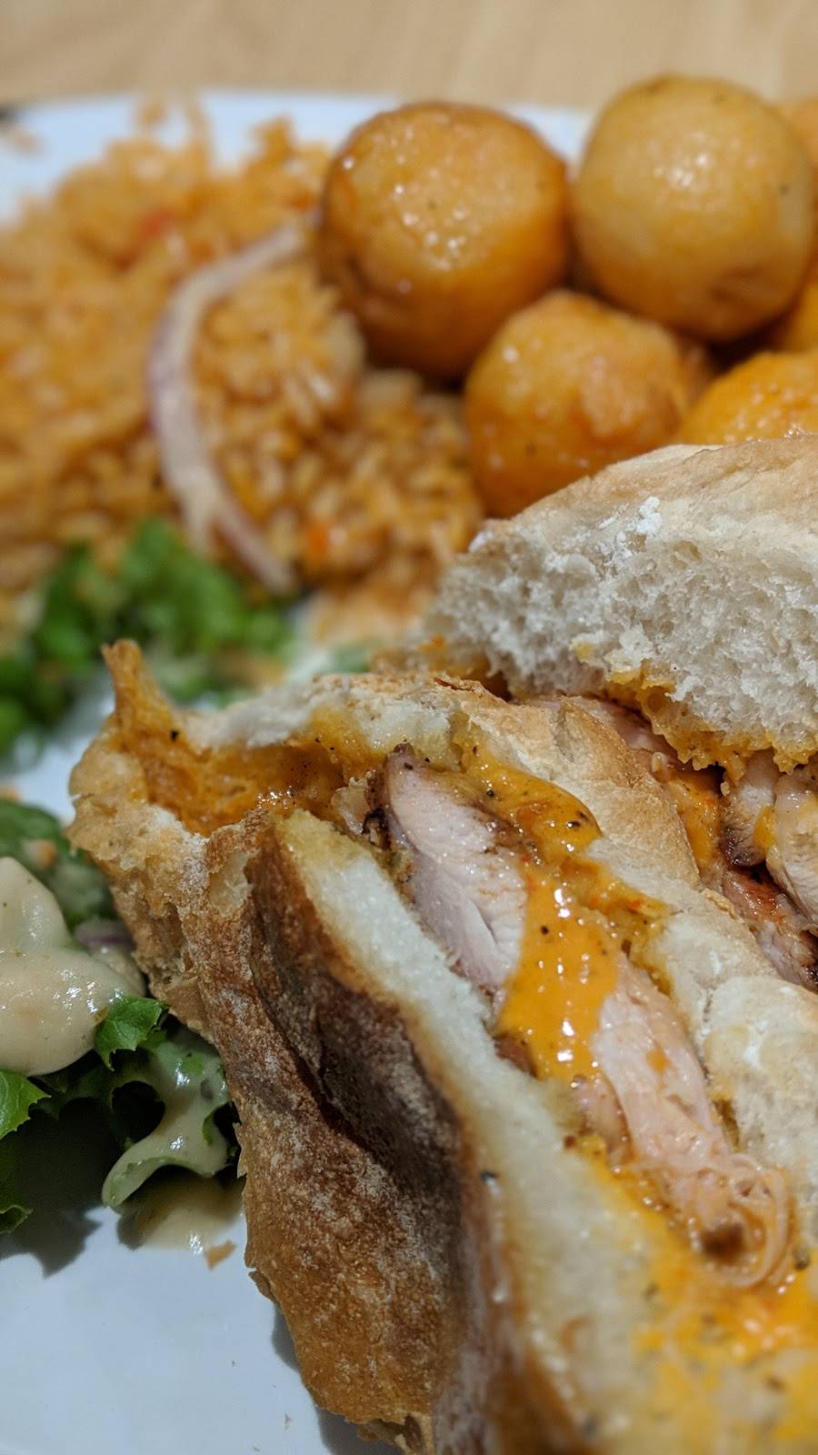 Piri Piri Hochelaga | restaurant | 3753 Rue Ontario E, Montréal, QC H1W 1S3, Canada | 5145212779 OR +1 514-521-2779