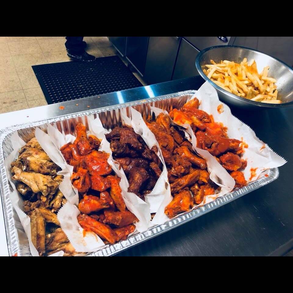 Deluxe Wingz | meal takeaway | 3869 Astrozon Blvd, Colorado Springs, CO 80916, USA | 7193921158 OR +1 719-392-1158