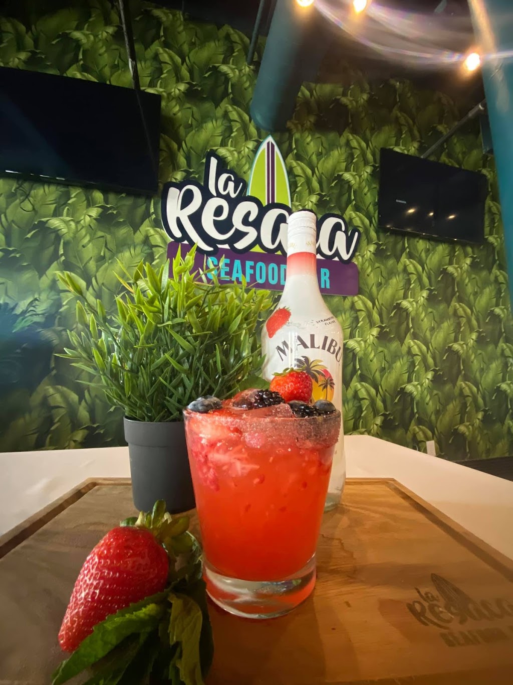 La Resaca Seafood Bar | restaurant | 143 S 6th St, El Centro, CA 92243, USA | 7605924971 OR +1 760-592-4971