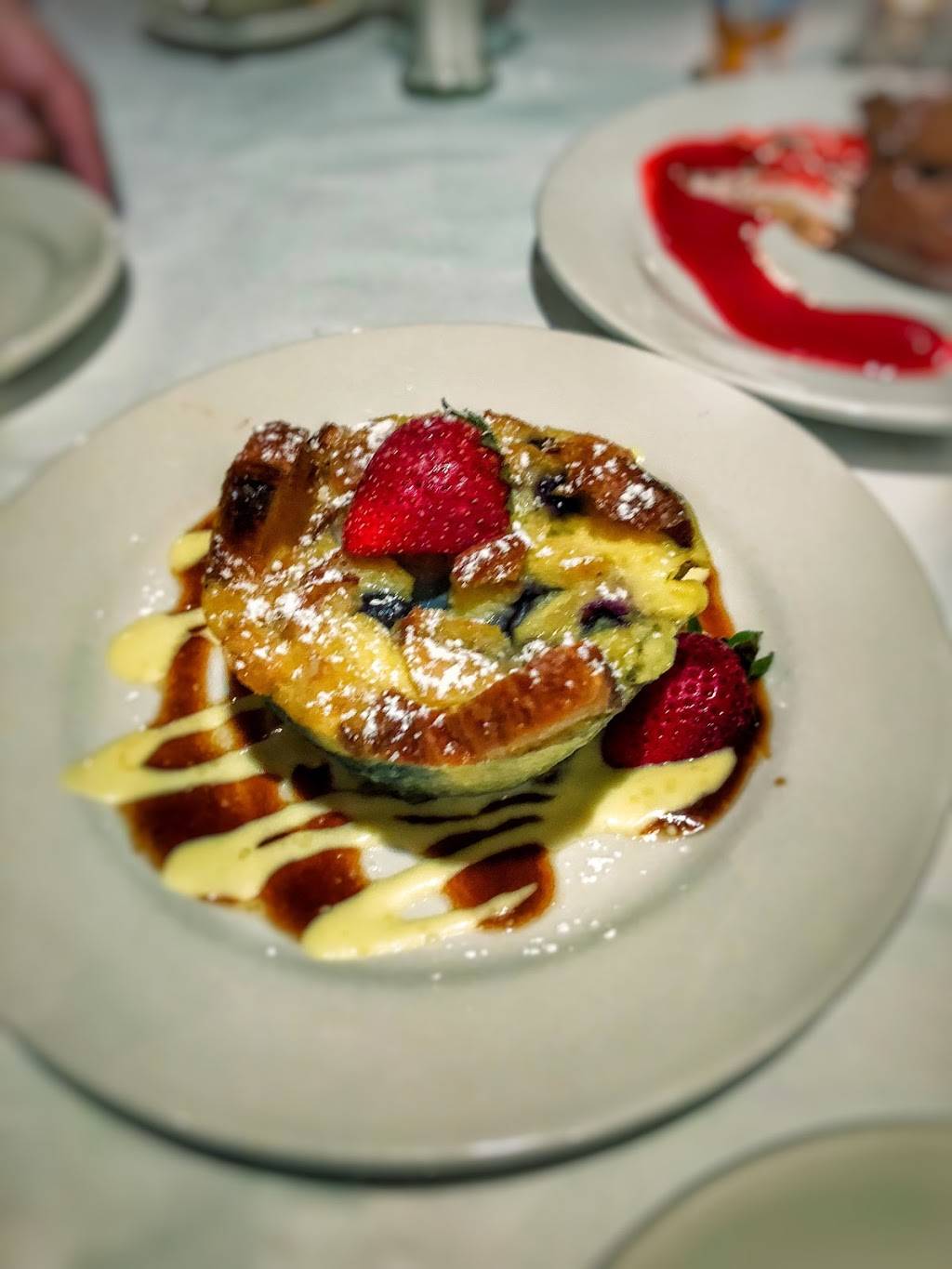 Hemmingways Bistro | restaurant | 211 N Oak Park Ave, Oak Park, IL 60302, USA | 7085240806 OR +1 708-524-0806