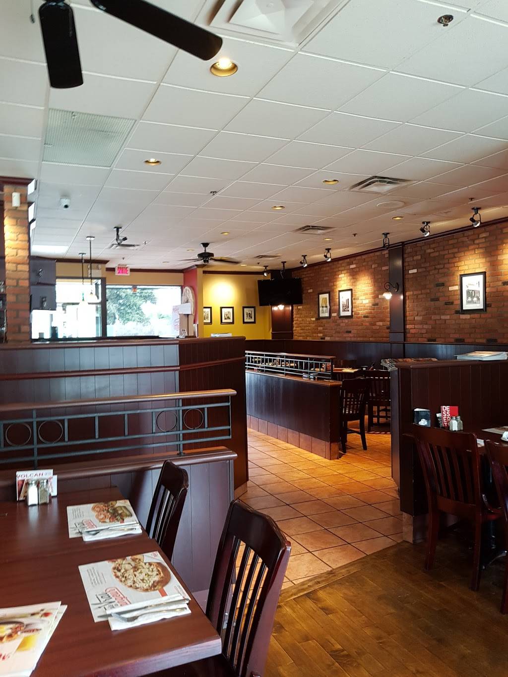 Mikes | restaurant | 633 32e Avenue, Lachine, QC H8T 3G6, Canada | 5145381980 OR +1 514-538-1980