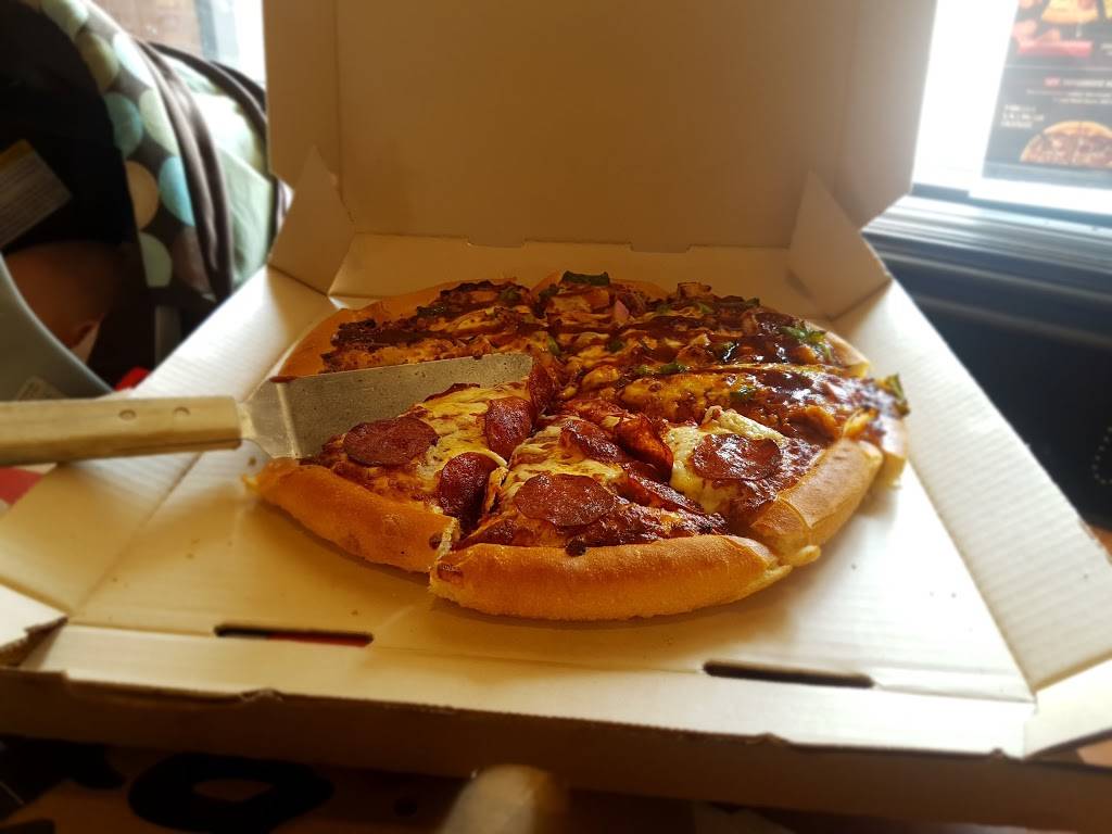Pizza Hut | meal delivery | 882 Dundas St, Woodstock, ON N4S 1G7, Canada | 5195398157 OR +1 519-539-8157