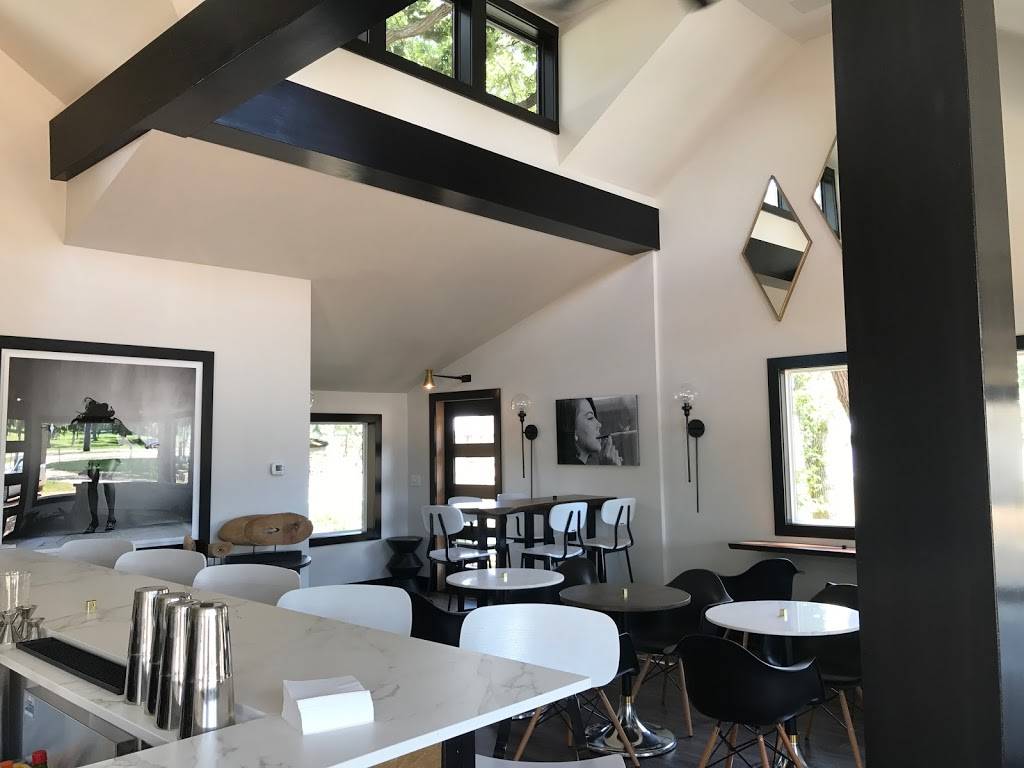 The Common Tasting Room | restaurant | 1302 US-71, Okoboji, IA 51355, USA | 7123322222 OR +1 712-332-2222