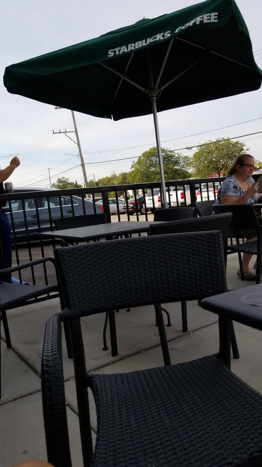 Starbucks | cafe | 7517 S Cass Ave, Darien, IL 60561, USA | 3128332013 OR +1 312-833-2013