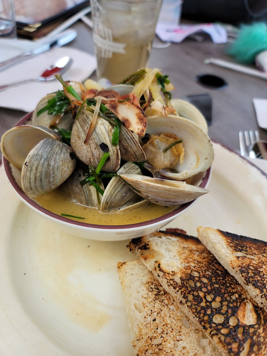 Mountain View Wine Bar and Tap Room | restaurant | 95 Crystal St, East Stroudsburg, PA 18301, USA | 5705171416 OR +1 570-517-1416