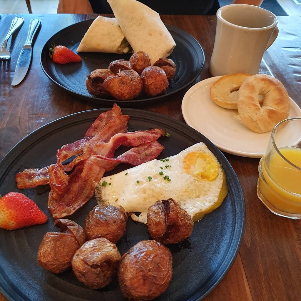 Town Bar and Grill MV | restaurant | 227 Upper Main St, Edgartown, MA 02539, USA | 7743108696 OR +1 774-310-8696