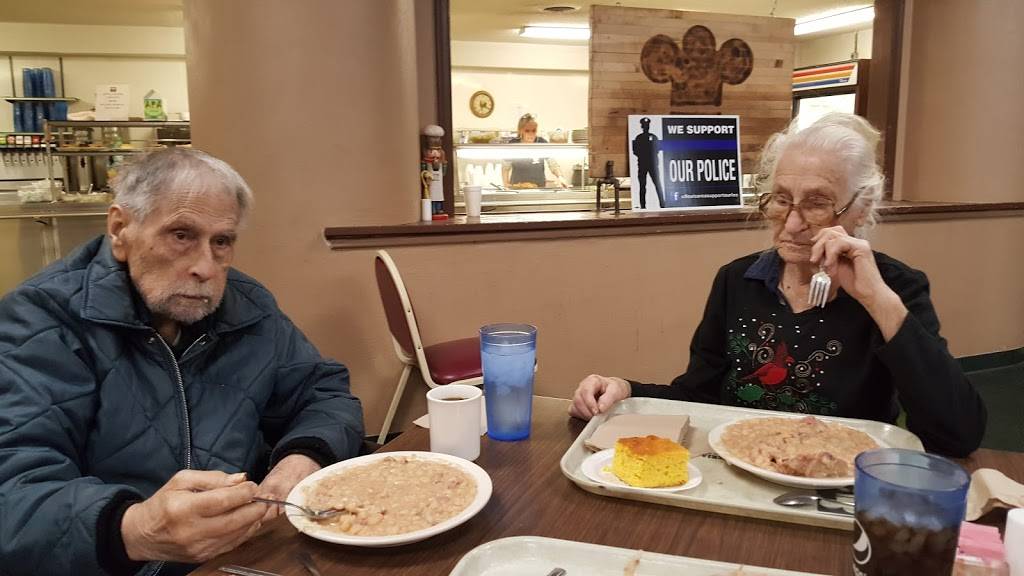 Jerrys Cafeteria & Catering | restaurant | 1920 Edison Ave, Granite City, IL 62040, USA | 6184520078 OR +1 618-452-0078