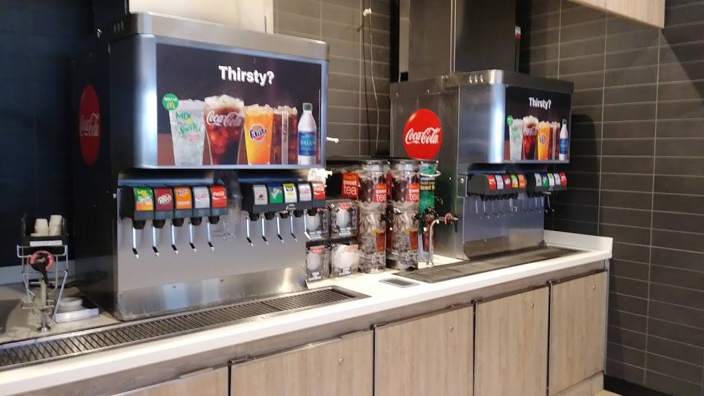 McDonalds | cafe | 2001 W Broadway, Princeton, IN 47670, USA | 8123855296 OR +1 812-385-5296