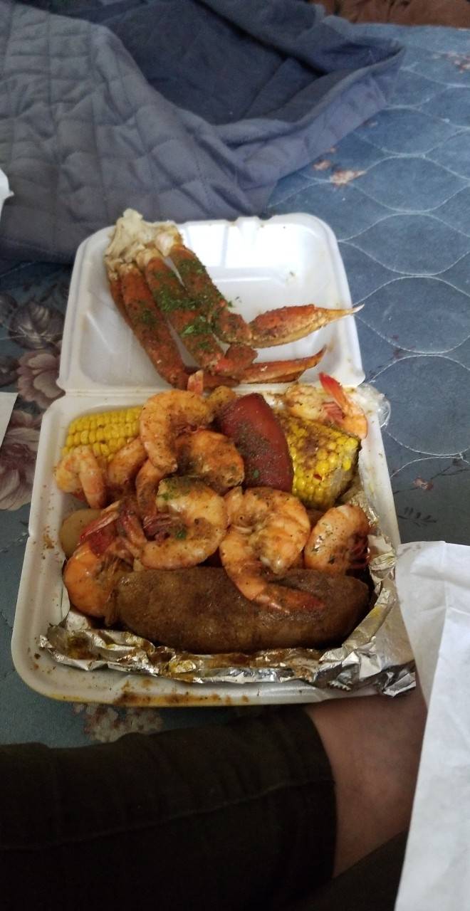 Straight Drop Seafood | restaurant | 4540 Fountain Dr, Wilmington, NC 28403, USA | 9103997530 OR +1 910-399-7530