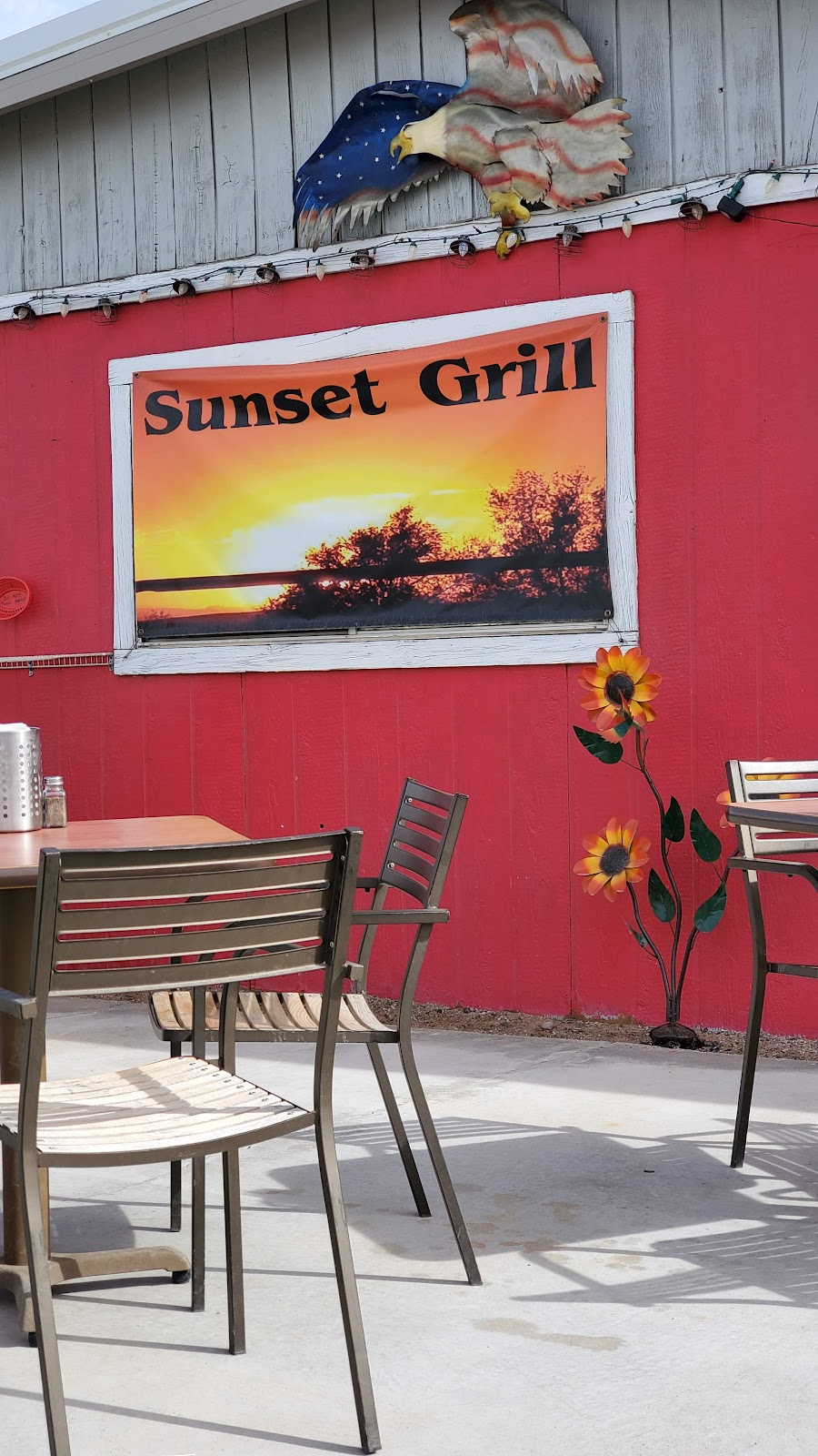 Sunset Grill | restaurant | 335 N Central Blvd, Quartzsite, AZ 85359, USA | 9286628632 OR +1 928-662-8632