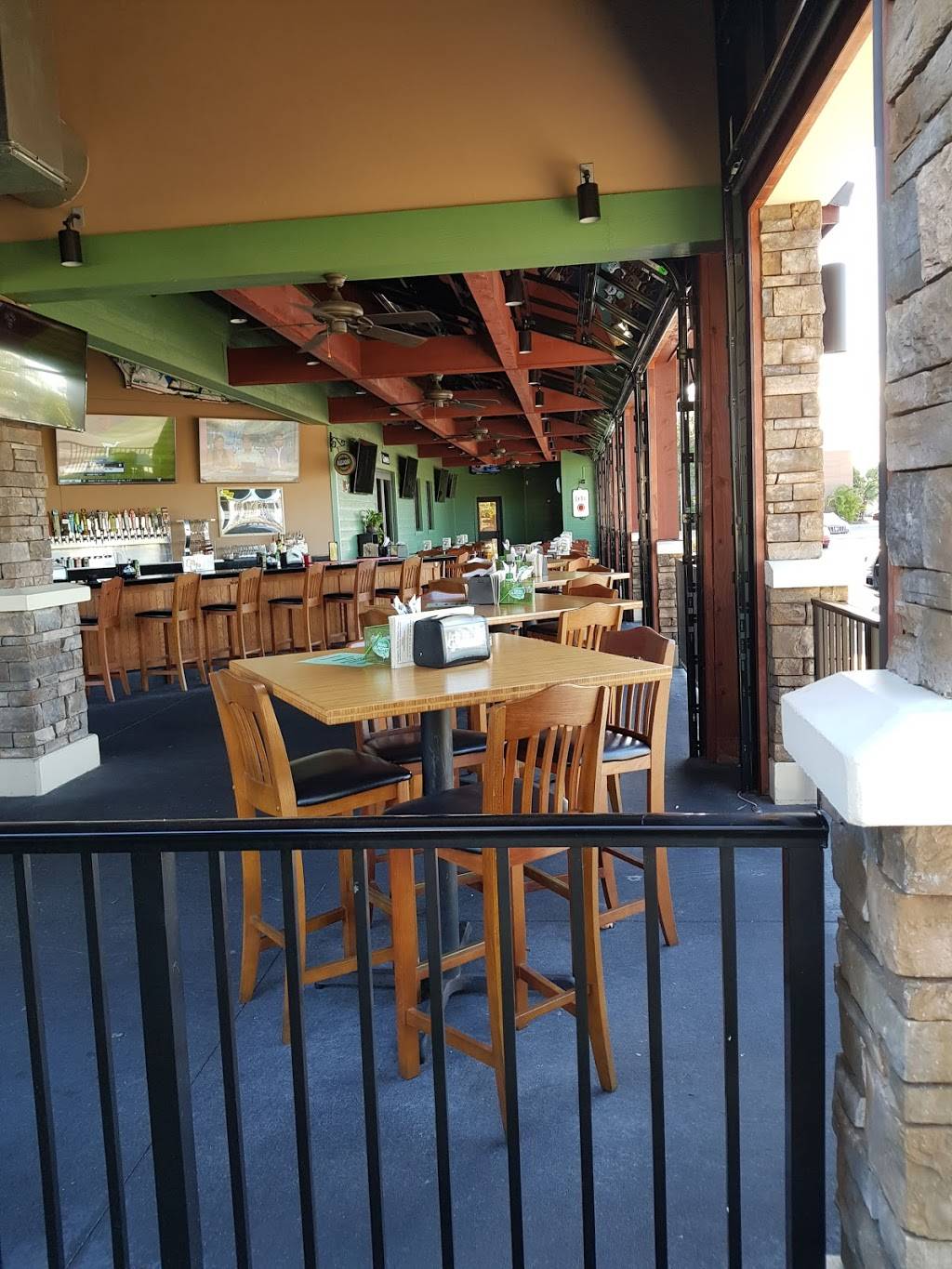 Houligans | restaurant | 1725 W International Speedway Blvd, Daytona Beach, FL 32114, USA | 3862654102 OR +1 386-265-4102