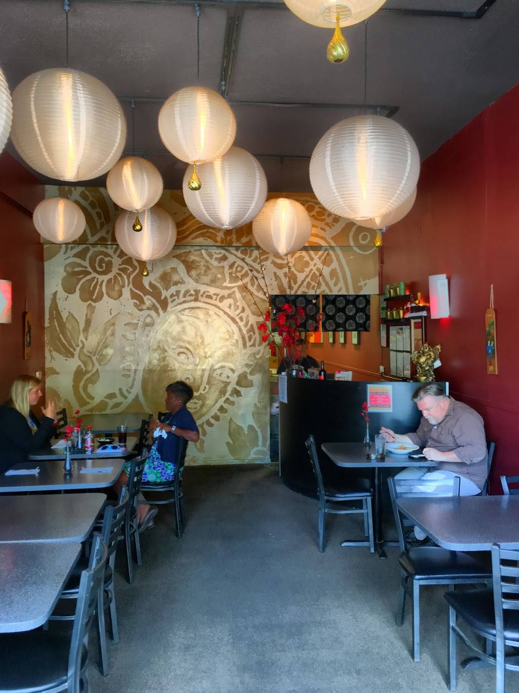 Sweet Chili | restaurant | 8276 Santa Monica Blvd, West Hollywood, CA 90046, USA | 3236542892 OR +1 323-654-2892