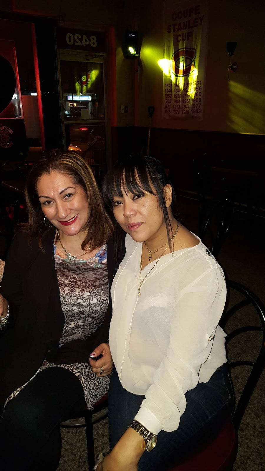 Bar Peaches | restaurant | 8420 Boulevard Saint-Michel, Montréal, QC H1Z 3E2, Canada | 5147226524 OR +1 514-722-6524