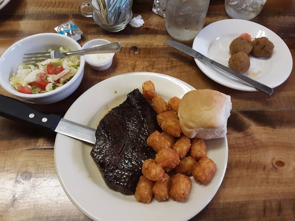 Daniels Girls Farmhouse Restaurant | restaurant | 600 N Central Ave, Connersville, IN 47331, USA | 7658251995 OR +1 765-825-1995